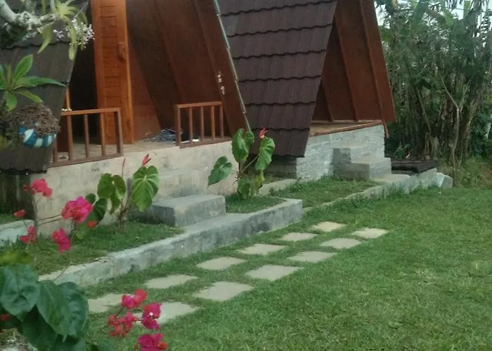 Puncak Giri Glamping & Camp Casa rural *